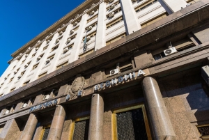 El Gobierno renovó el 60% del mega vencimiento de deuda en pesos y convalidó otra suba en la tasa de interés