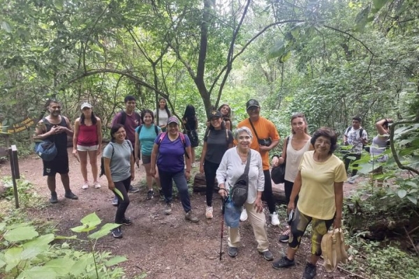Atardecer en el Parque Bot&aacute;nico municipal trav&eacute;s de una caminata en familia