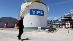YPF y Petronas buscar&aacute;n nuevos socios para la construcci&oacute;n de una planta de GNL