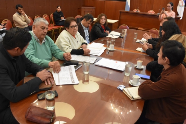 Diputados. Despacho para designaci&oacute;n de nombre a escuelas