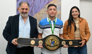 Jorge recibi&oacute; al campe&oacute;n sudamericano de boxeo Fernando Celiz