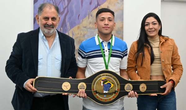 Jorge recibi&oacute; al campe&oacute;n sudamericano de boxeo Fernando Celiz
