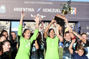 La Selecci&oacute;n Argentina gole&oacute; a Venezuela pensando en el Mundial 2023