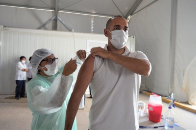 Exitosas jornadas de vacunaci&oacute;n contra el coronavirus