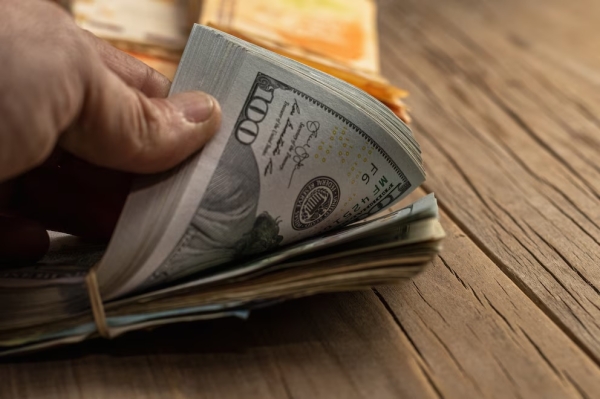 El d&oacute;lar oper&oacute; a la baja en el segundo d&iacute;a con las nuevas bandas cambiarias y el BCRA compr&oacute; USD 21 millones
