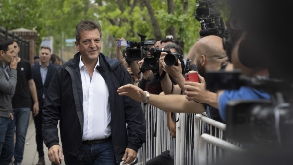 Massa sorprendi&oacute; con un triunfo contundente y va al ballotage contra Milei