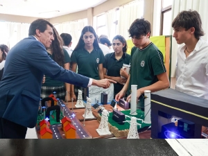 Sadir visit&oacute; la muestra de tecnolog&iacute;a y rob&oacute;tica del Colegio Jos&eacute; Hern&aacute;ndez