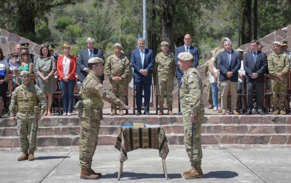 CAMBIO DE JEFATURA EN LA COMPA&Ntilde;&Iacute;A DE CAZADORES DE MONTA&Ntilde;A 5
