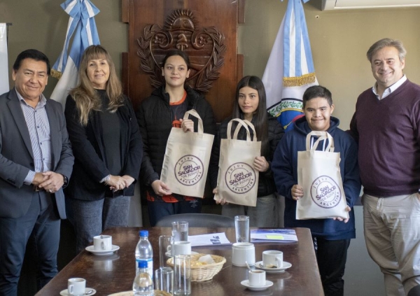Concejales se reunieron con j&oacute;venes deportistas juje&ntilde;os