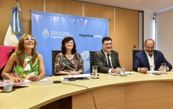 Acuerdan salario m&iacute;nimo de casi 88 mil pesos en tres tramos para junio, con oposici&oacute;n de la CTAA