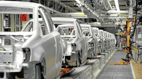 Autos y Vaca Muerta, los dos salvavidas que evitan un desplome de la econom&iacute;a