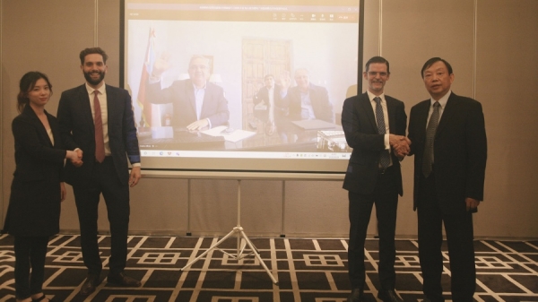 Catamarca anunci&oacute; la industrializaci&oacute;n del litio de la mano de inversores chinos