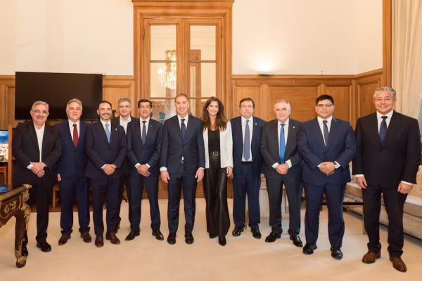 Con Adorni a su lado, Santilli jur&oacute; como jefe de Gabinete: hubo fuerte presencia de gobernadores y dirigentes del PRO