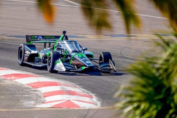Canapino hace su estreno en la IndyCar Series