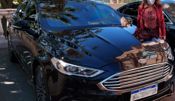 Alberto Fern&aacute;ndez le cedi&oacute; un auto blindado a Cristina Kirchner luego del ataque en su casa de Recoleta