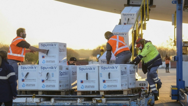 Llegar&aacute;n m&aacute;s dosis del componente 2 de la Sputnik y comenzar&aacute; la producci&oacute;n en el pa&iacute;s