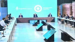 Fern&aacute;ndez: "Ajustar la econom&iacute;a es dejar de crecer"