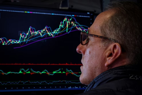 Mercados: cayeron fuerte las acciones y bonos argentinos en el inicio de una semana complicada para el Gobierno