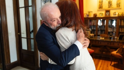 Cristina recibi&oacute; la visita de Lula y dijo que "Argentina vive un terrorismo de Estado de baja intensidad"