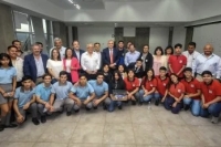 El gobierno entreg&oacute; subsidios a tres escuelas t&eacute;cnicas que participar&aacute;n en competencia de YPF