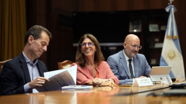 La ca&iacute;da de la recaudaci&oacute;n complica el super&aacute;vit fiscal