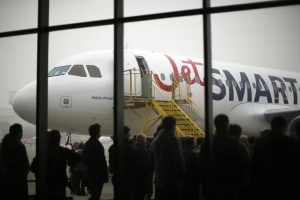 Por el paro de la CGT, Aerol&iacute;neas y JetSmart suspendieron sus vuelos para ma&ntilde;ana y 22.000 pasajeros quedar&aacute;n sin viajar