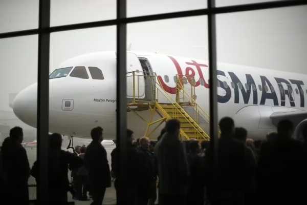 Por el paro de la CGT, Aerol&iacute;neas y JetSmart suspendieron sus vuelos para ma&ntilde;ana y 22.000 pasajeros quedar&aacute;n sin viajar