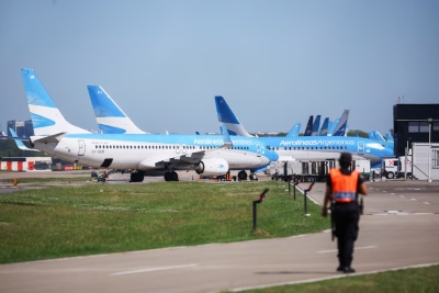Entre amenazas de paros y de cierre, el Gobierno se reunir&aacute; este lunes con los gremios para tratar de destrabar el conflicto con Aerol&iacute;neas Argentinas