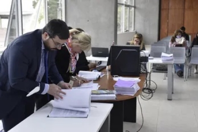 Apertura de sobres para la construcci&oacute;n de nueve edificios educativos