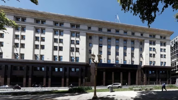 Blanqueo: por primera vez, la AFIP habilita la posibilidad de pagar un impuesto en d&oacute;lares desde el exterior