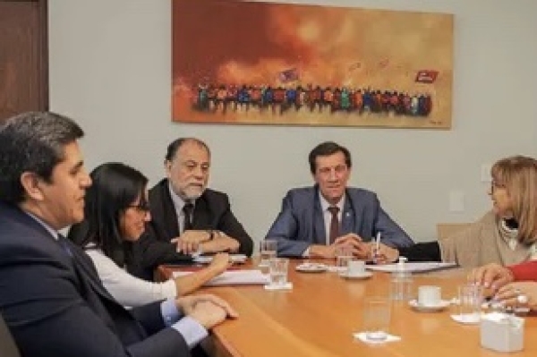 Sadir y los gremios contin&uacute;an en la mesa de di&aacute;logo