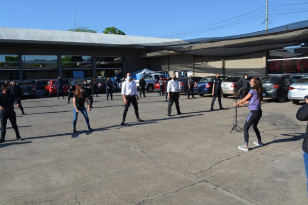 Ministro y policias tuvieron sus "Pausas activas"