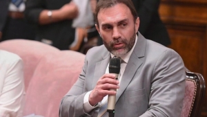 Efecto Adorni: el presidente del bloque libertario en el Senado nombr&oacute; a su hermano y cobrar&aacute; un mill&oacute;n