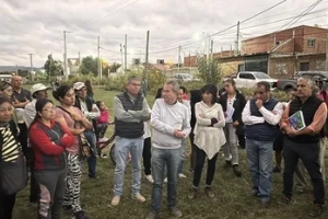 Trabajo de Ordenamiento y Energ&iacute;a en regularizar 4 de Agosto