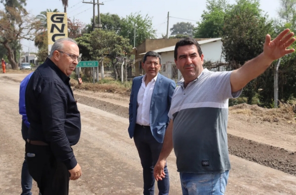El Carmen.Reparaciones de calzada y obras de agua potable