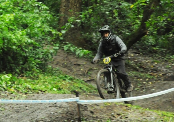 Jorge asisti&oacute; al campeonato de Downhill impulsando una alternativa extrema de Mountain Bike