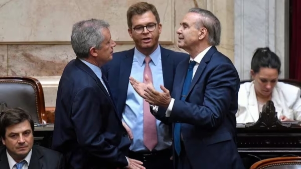 La oposici&oacute;n presiona para lograr m&aacute;s cambios en la ley &oacute;mnibus y comienza una puja por el texto final