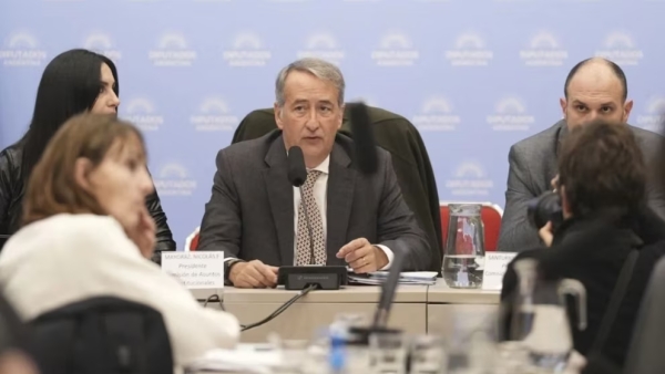El Gobierno acord&oacute; con los aliados restituir los l&iacute;mites a la venta de tierras para blindar el DNU 70/23