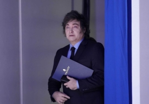 Sacado, Milei se encerr&oacute; en Olivos y quiere echar a Reidel porque se despeg&oacute; del lanzamiento de Libra