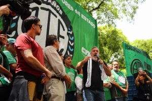 El Gobierno aumenta la tensión con los estatales: avisó que descontará el día a quienes adhieran al paro de ATE