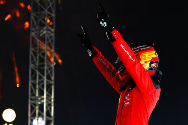 F&oacute;rmula 1: Sainz se impuso el GP nocturno de Singapur