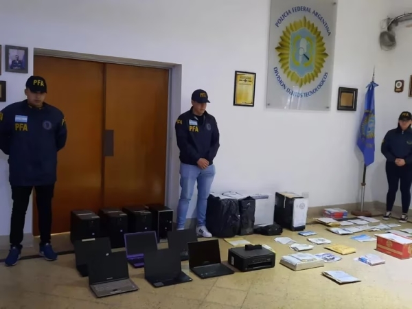 Desbarataron a una banda de hackers que vaciaba cuentas bancarias y convert&iacute;a el dinero en criptomonedas