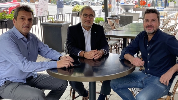 Massa lleg&oacute; a Washington para iniciar la gira en busca de inversiones