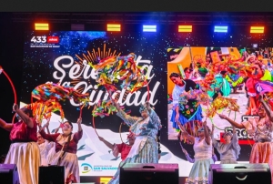 La ciudad celebró sus 433 años con una multitudinaria serenata