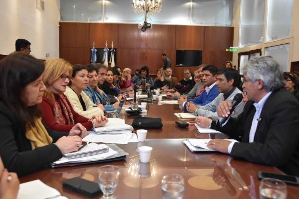 LA COMISI&Oacute;N DE EDUCACI&Oacute;N RECIBI&Oacute; A REPRESENTANTES DE LOS IES Y A AUTORIDADES DEL MINISTERIO DE EDUCACI&Oacute;N