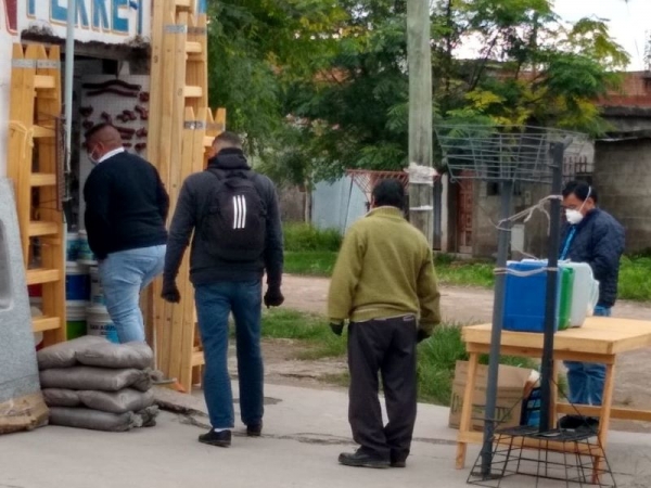 Municipio controla comercios y distanciamiento social