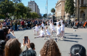 Traslado de esculturas al Centro Cultural Lola Mora