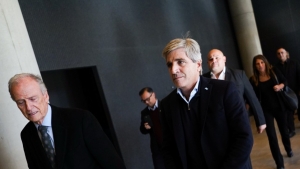 En emergencia, Caputo monitorea la mesa del Central para intervenir el d&oacute;lar