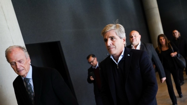 En emergencia, Caputo monitorea la mesa del Central para intervenir el d&oacute;lar