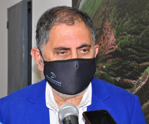 Autorizan uso de mesas y sillas al aire libre